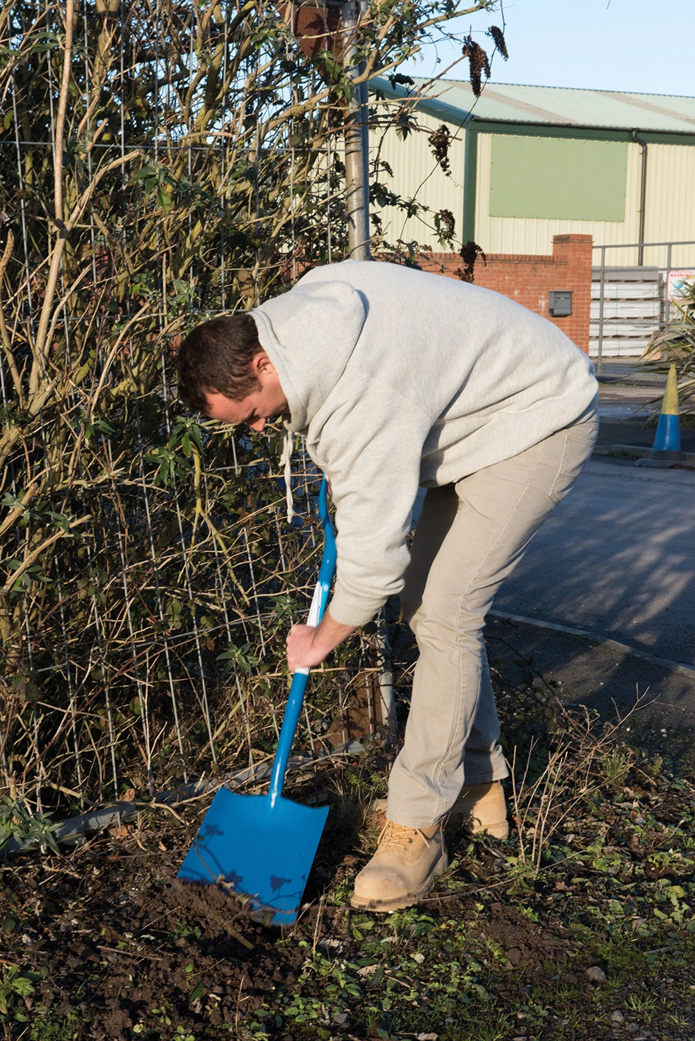 Silverline 793741 Solid Forged Square Mouth Shovel 1025mm 4 Silverline 793741 Solid Forged Square Mouth Shovel 1025mm - Image 2